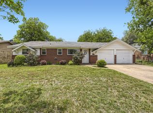 233 NW Wintercrest Rd, Burleson, TX 76028