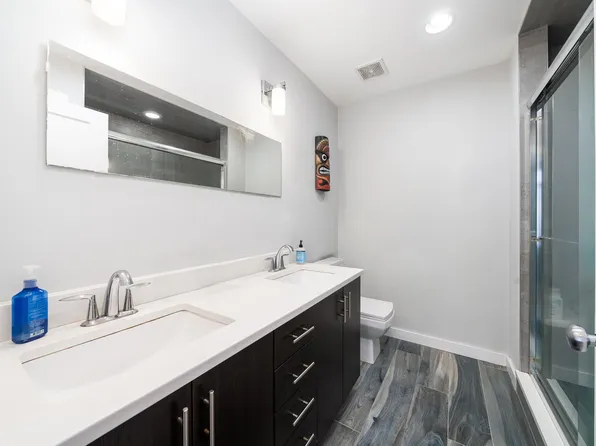 516 Monroe Street image 3 of 13