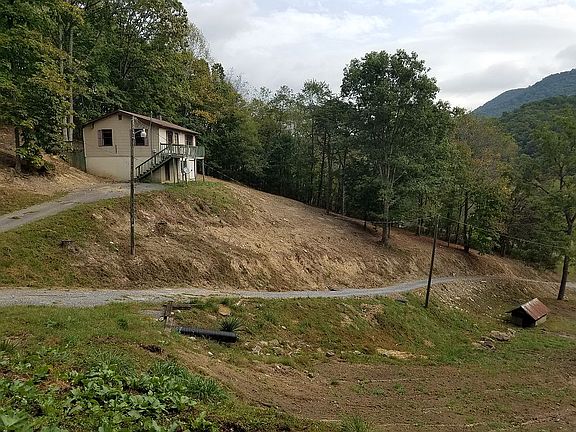 2nd image of 633 Highwood Ln