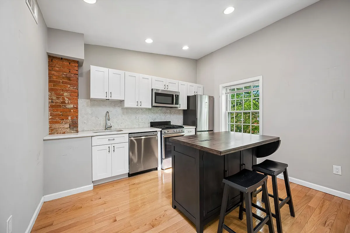 Building Photo - 2034 Mount Vernon St #PHH