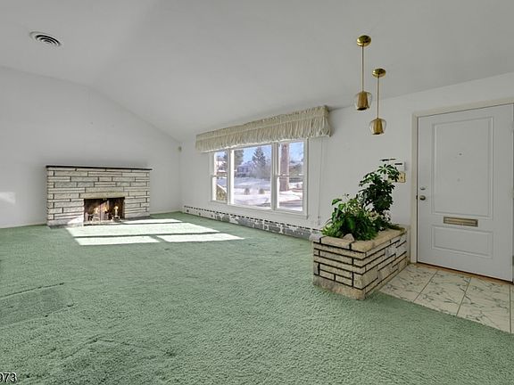 4th image of 117 Yantacaw Brook Rd