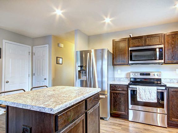 5th image of 213 Garnette Ct