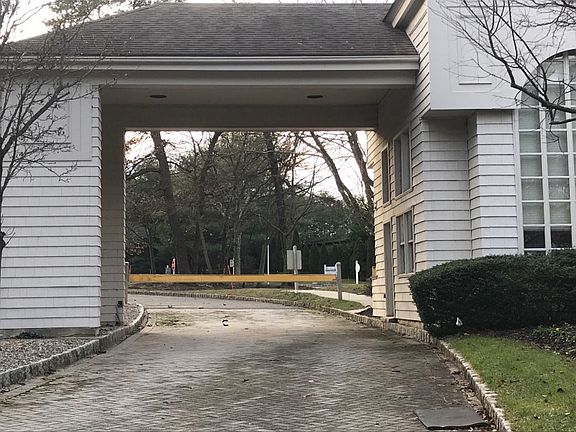 4th image of 53 Golden Willows Ave