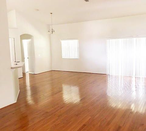 4th image of 403 Albatross Ct