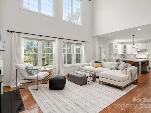 11001 Valley Spring Dr, Charlotte, NC 28277