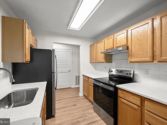 4th image of 10101 Ridge Manor Ter Unit B