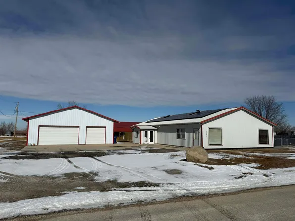 501 Prospect St NE, Blairstown, IA 52209