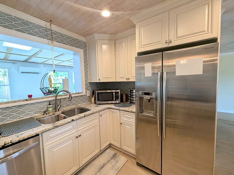 230 Robert Ct — Photo 6