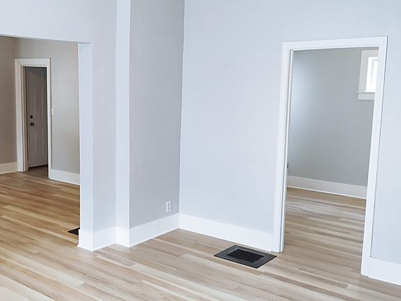 4th image of 424 Charles Ave SE