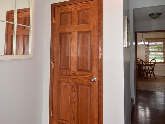 4th image of 2320 S Canterbury Ln