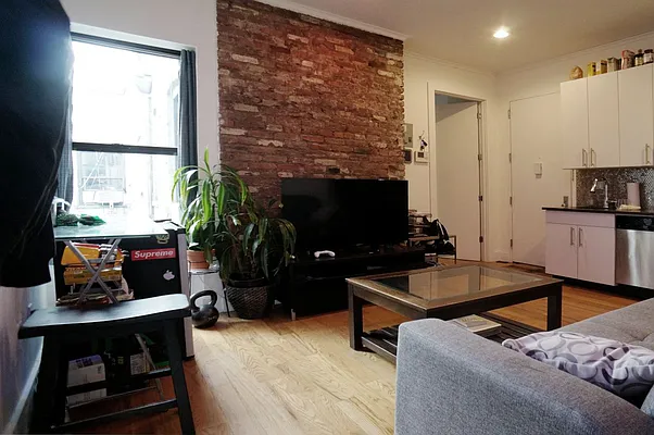 Rented by EXR | media 12