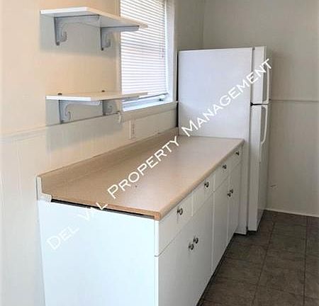 4th image of 251 Krams Ave