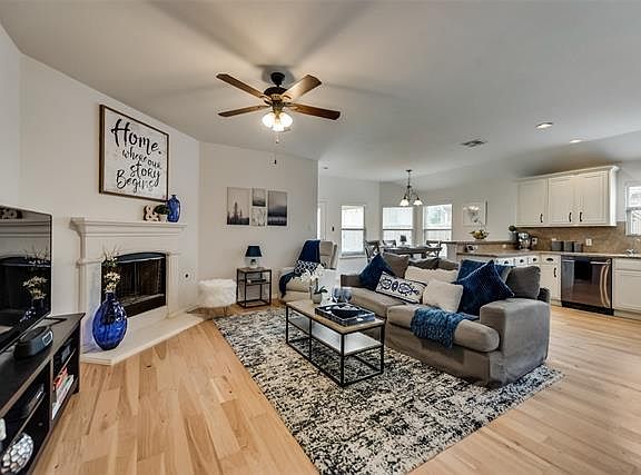 3rd image of 9601 Sleepy Hollow Dr