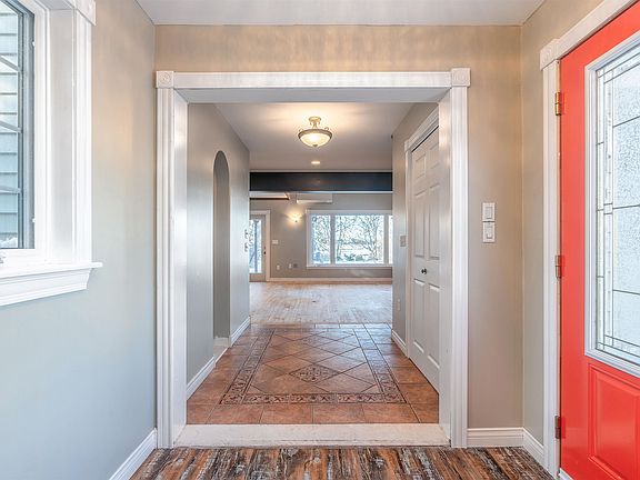 3rd image of 114 Stratford Rd