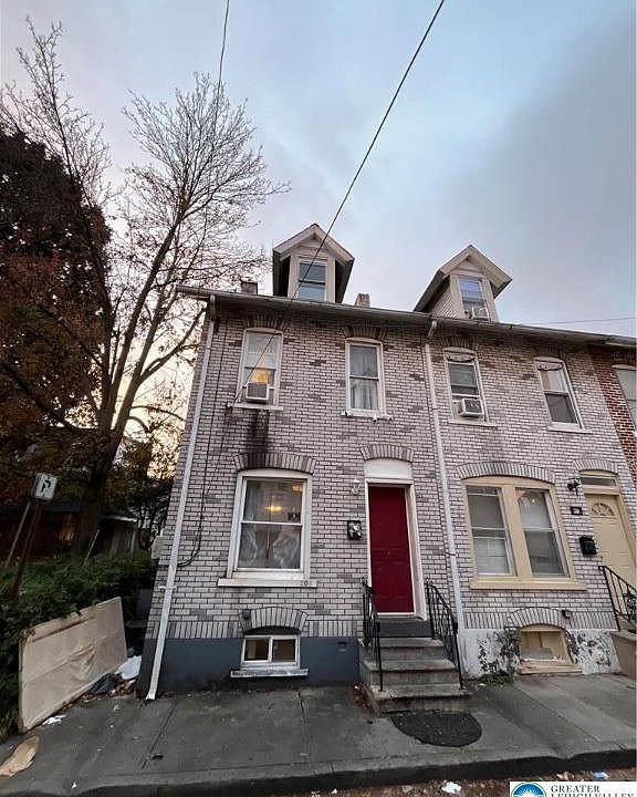 1st image of 208 N Poplar St