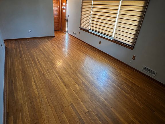 3rd image of 10607 Fowler Ave