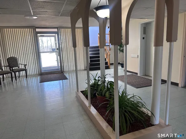 70 Grove Hill Street APT 2G, New Britain, CT 06052