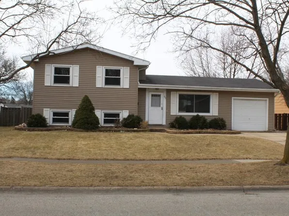 762 Darlington Ln, Crystal Lake, IL 60014