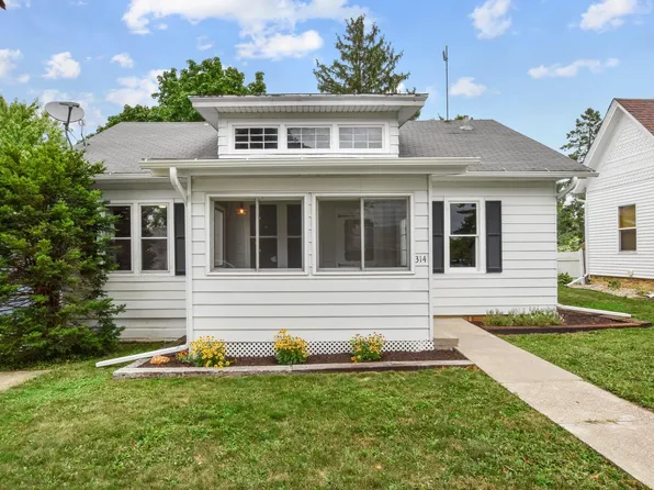 314 N Grove St, Barneveld, WI 53507