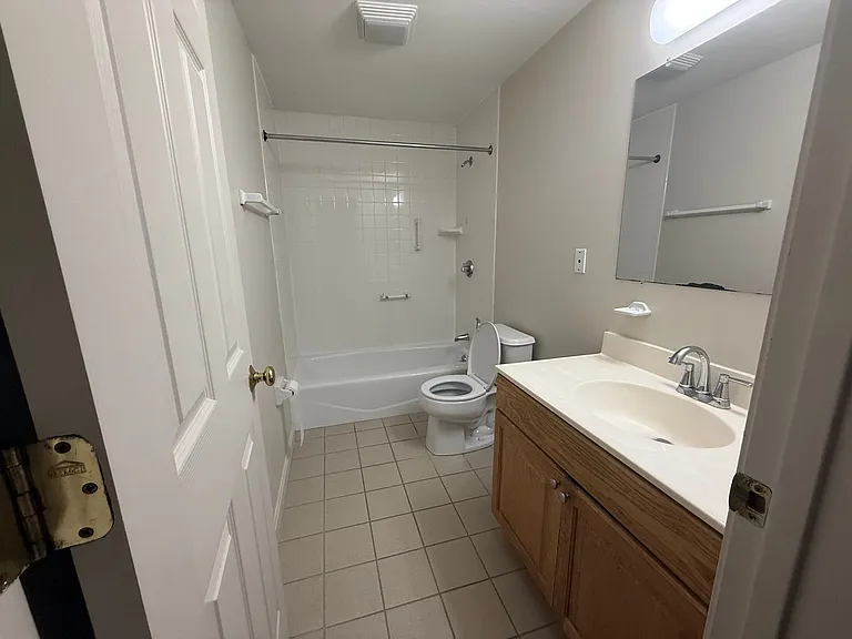Pondsview Apartments — Photo 23