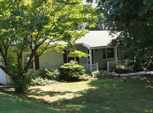 4 School St, Clinton, NJ 08809