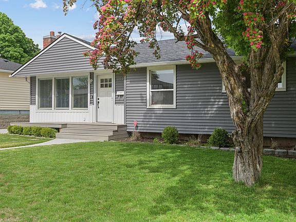 4th image of 6005 N Ridgeview Pl