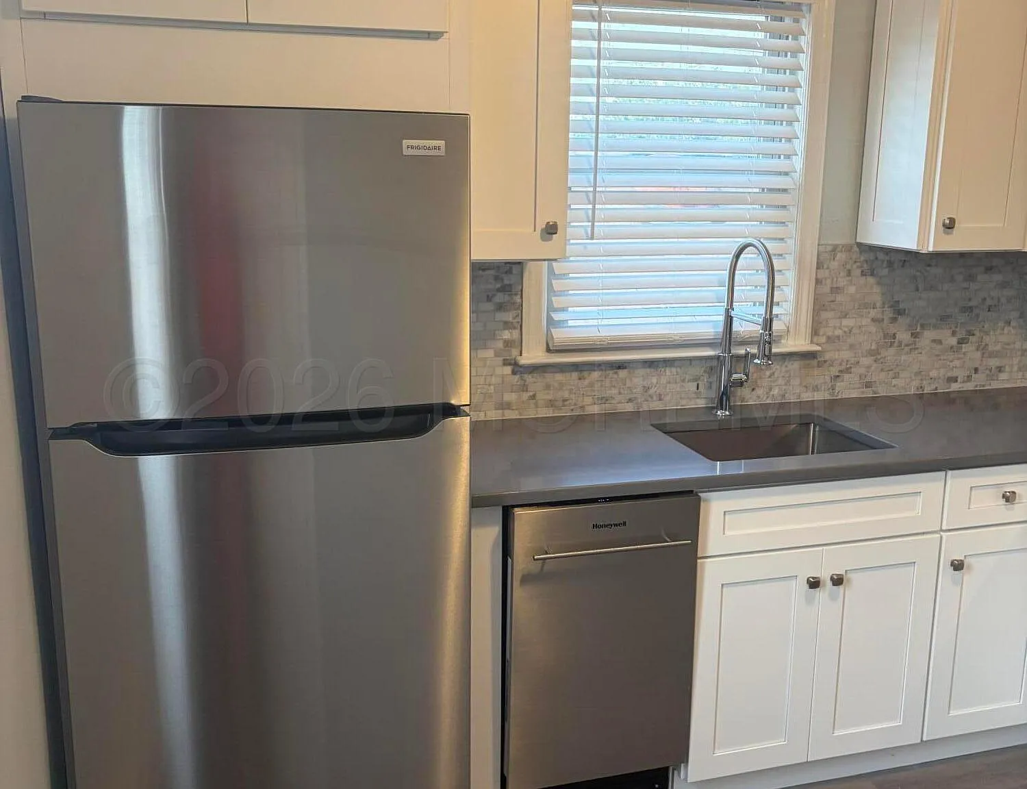 2 bed, 900 sqft, $3,500 — Photo 4