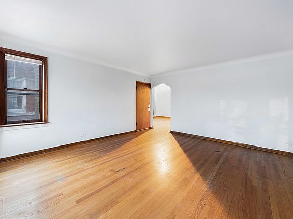 4th image of 1830 Oak Park Ave