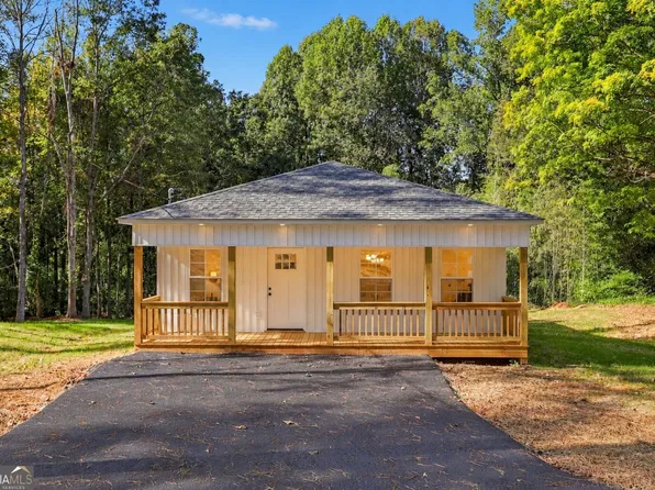 420 Parkway Dr, Toccoa, GA 30577