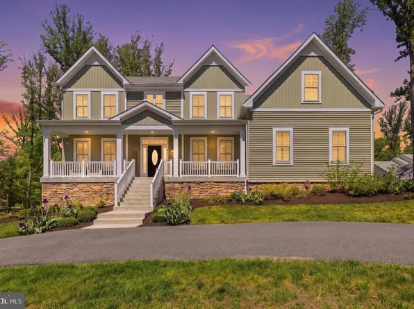 402 Ruysch Ln, Gambrills, MD 21054