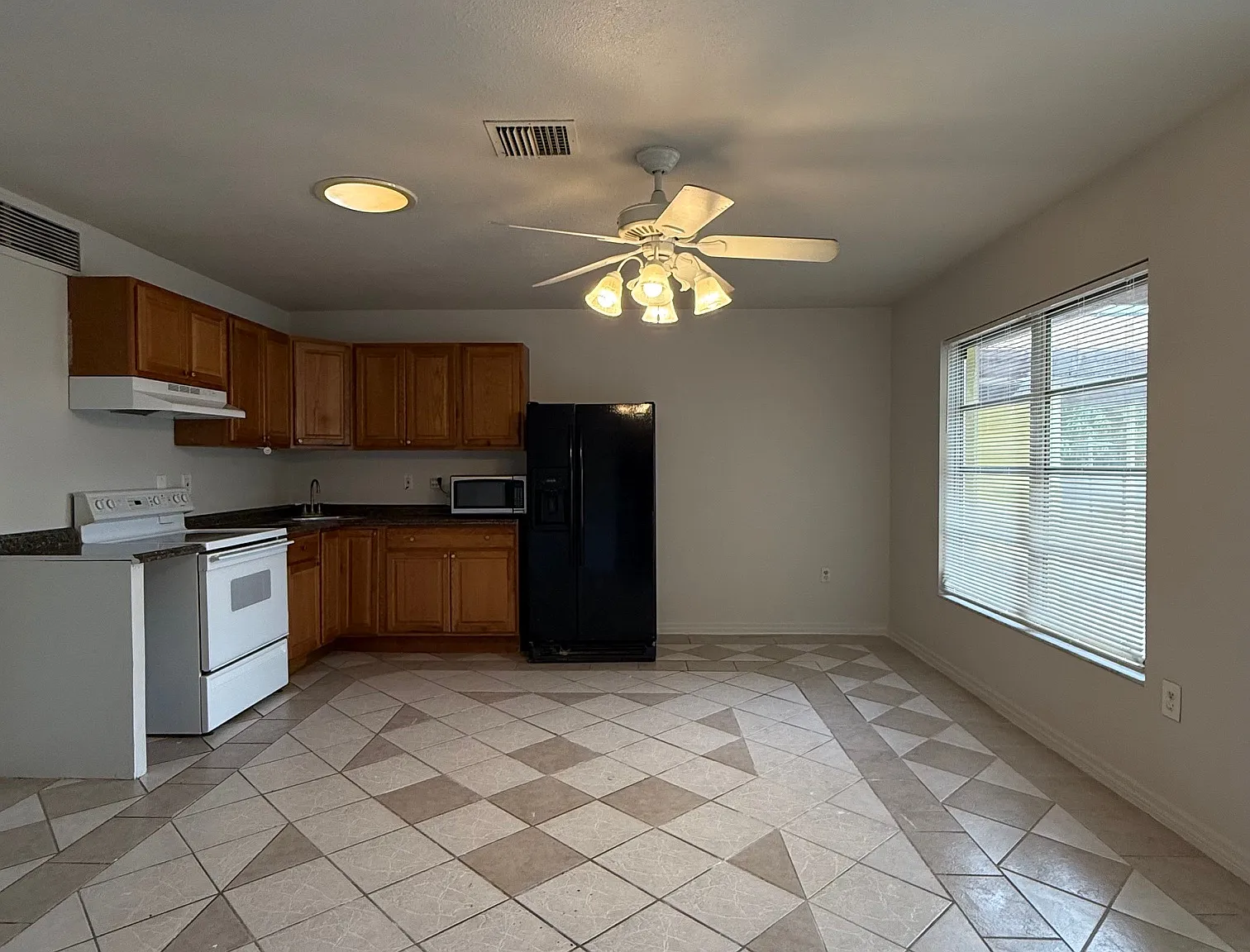1 bed, 550 sqft, $1,150 — Photo 2