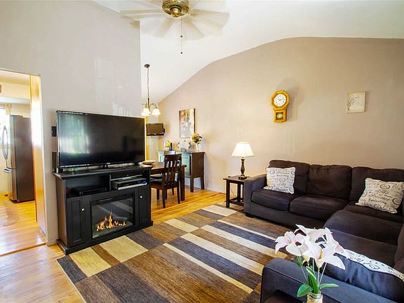 5th image of 3002 Newport Ave