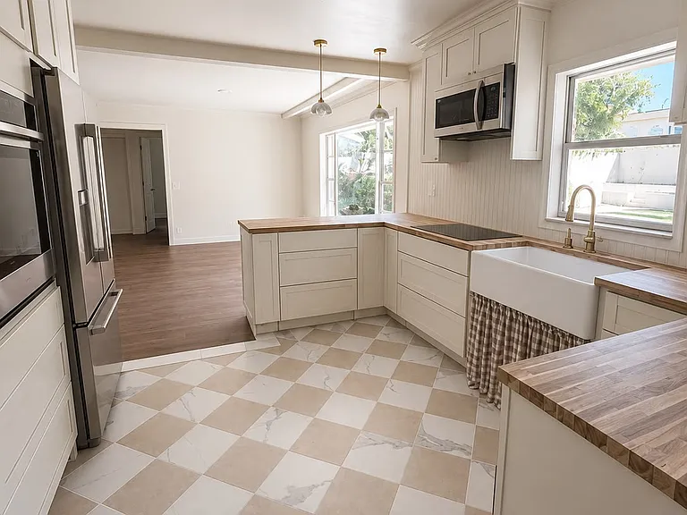 1325 N Lake Otis Dr — Photo 19