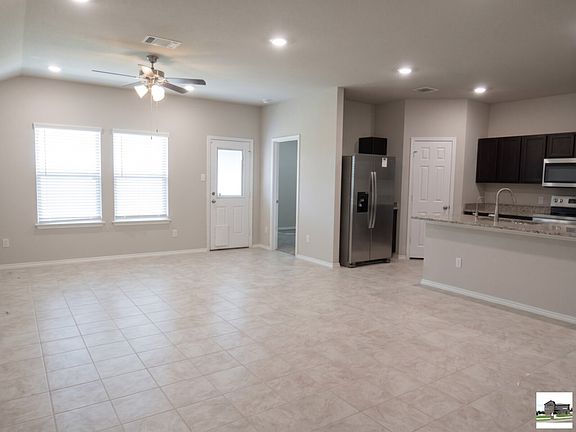 3rd image of 1210 Lindsey Dr