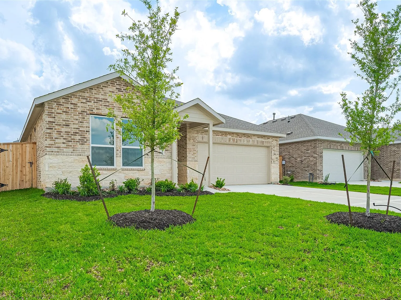 4 bed, 2.0 bath, 2014 sqft, $2,145 — Photo 2