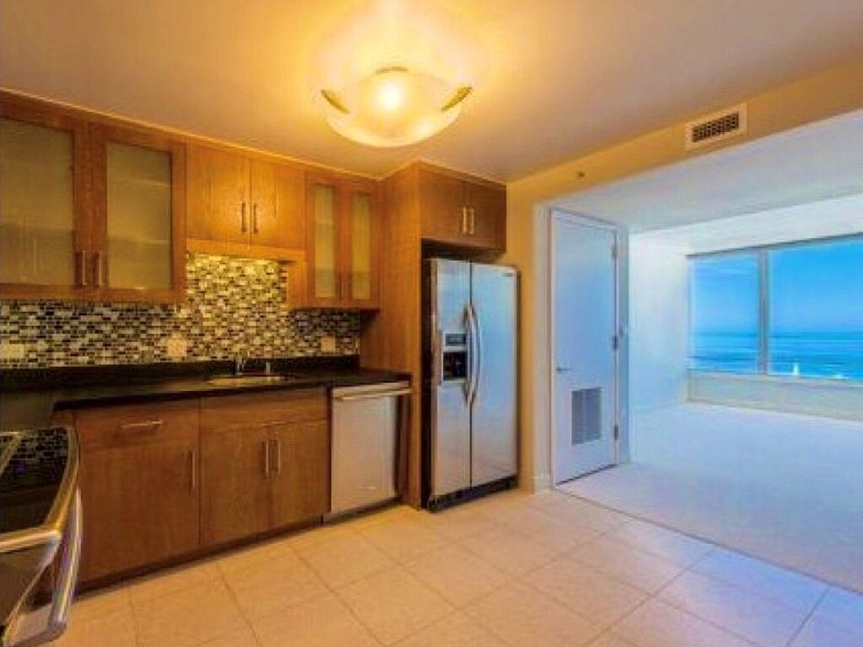 2nd image of 1009 Kapiolani Blvd APT 4604