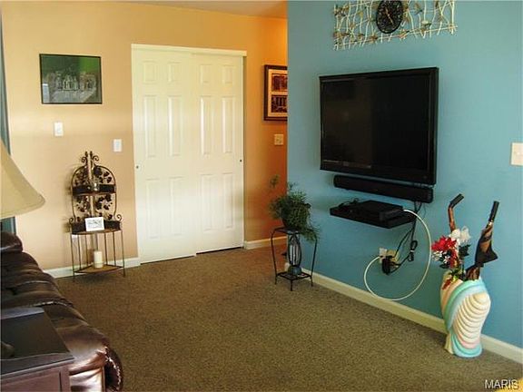 5th image of 7433 Hazelcrest Dr APT F