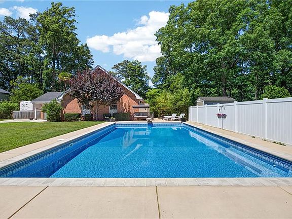 3rd image of 4848 Brigadoon Dr