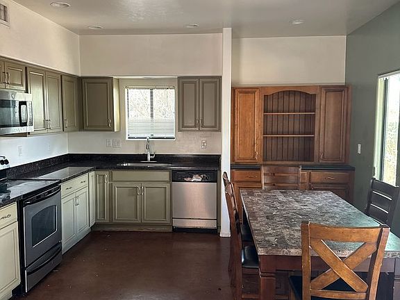4th image of 2905 E Blacklidge Dr #2