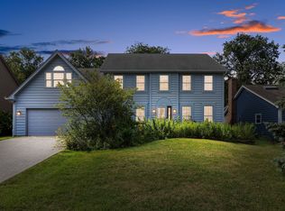 2647 Sun Valley Rd, Lisle, IL 60532