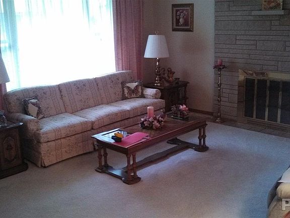 5th image of 510 W Clybourn Ct