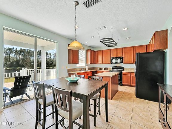 5th image of 140 Pine Arbor Cir