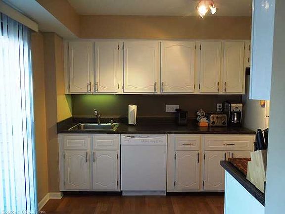 5th image of 408 Thoreau St