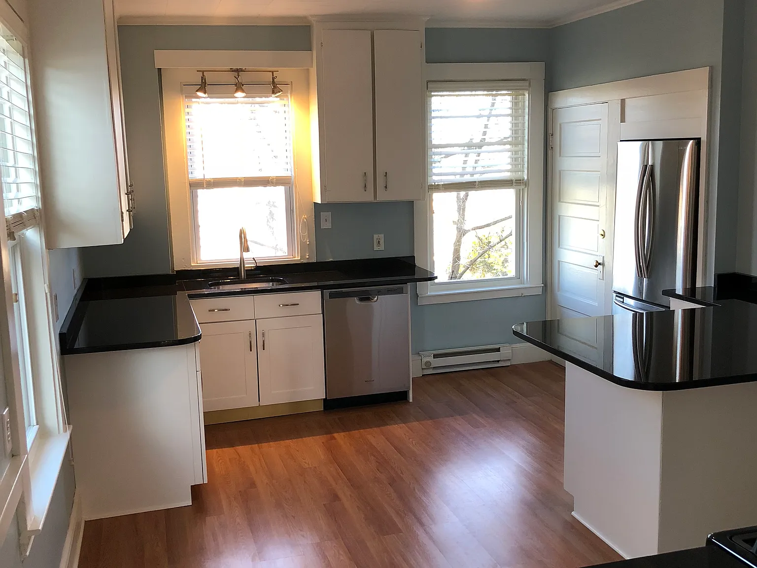 2 bed, 1100 sqft, $2,400 — Photo 1