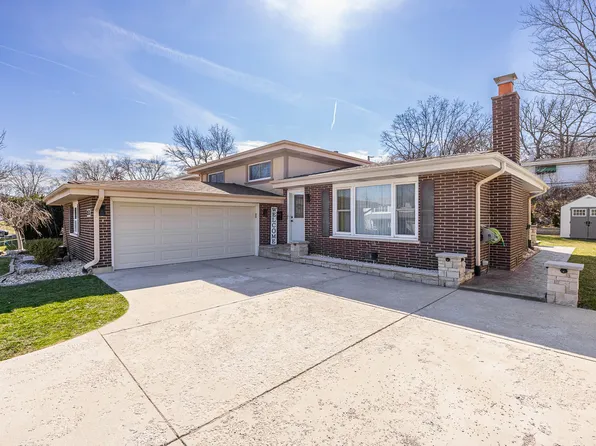 8518 Forest Dr, Hickory Hills, IL 60457