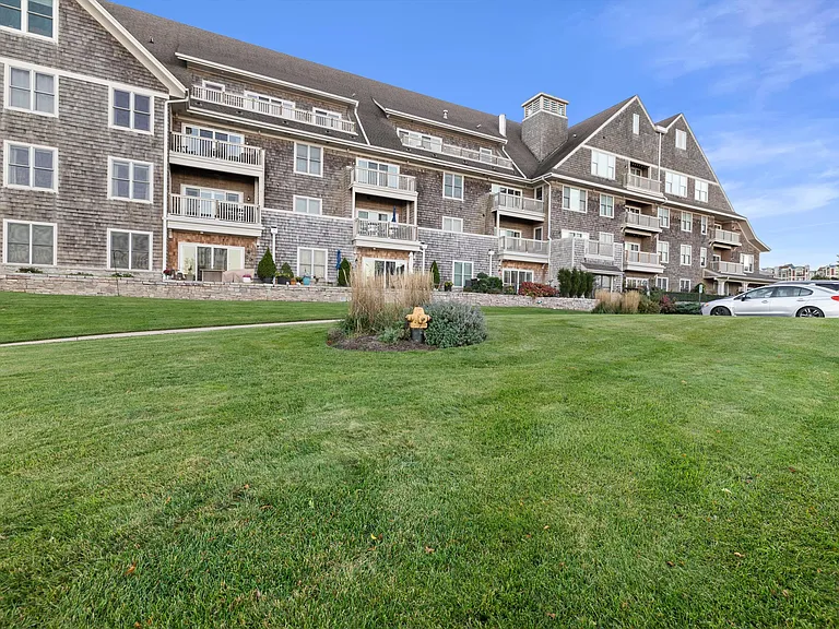 4 Gaslight Dr #203 — Photo 21