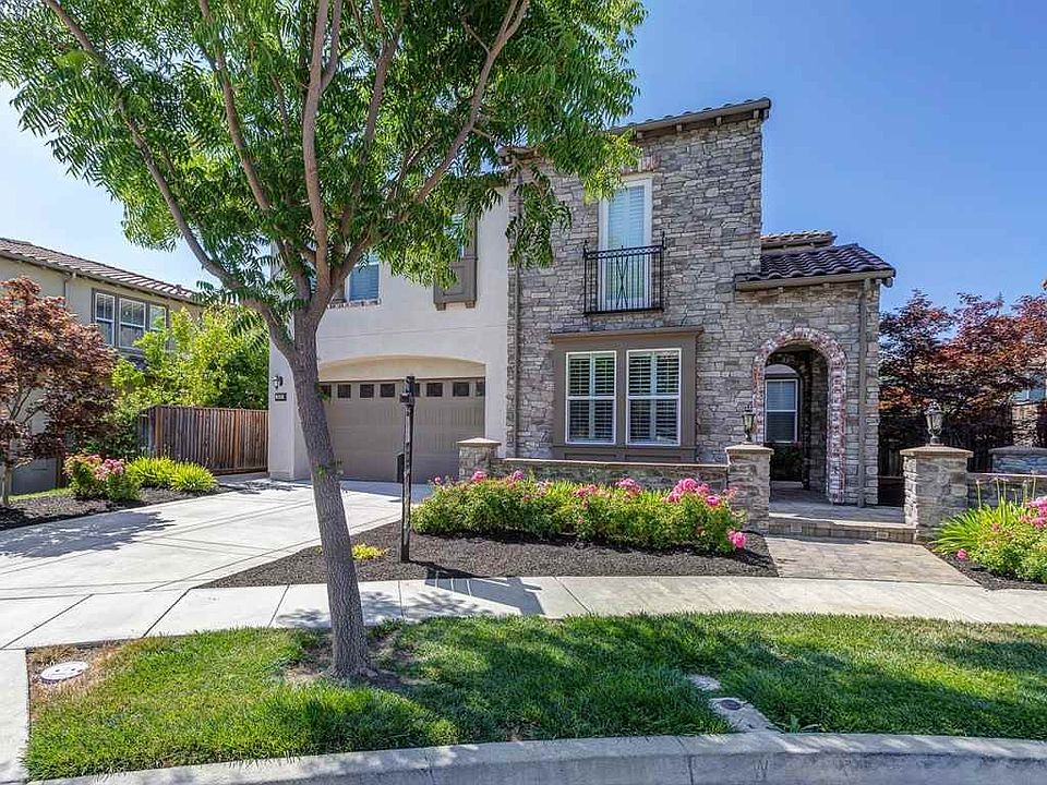 2nd image of 315 Waterlily Ct