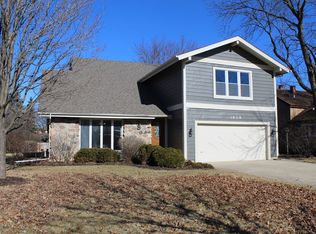 1050 Cedar Crest Dr, Crystal Lake, IL 60014