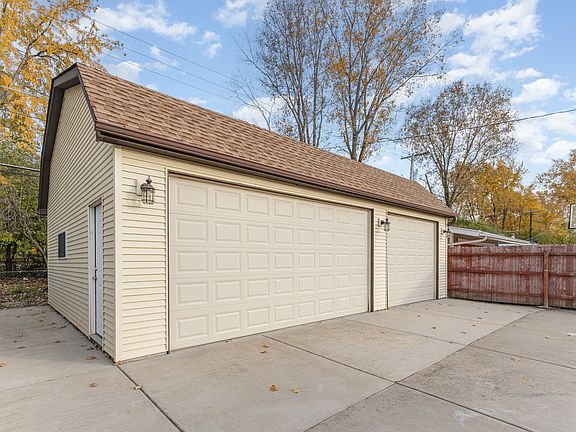 2nd image of 11733 S Sacramento Dr