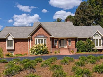 3141 Robinhood Rd, Winston Salem, NC, 27106